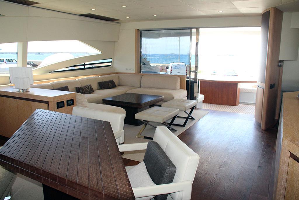 2009 PERSHING 90' 